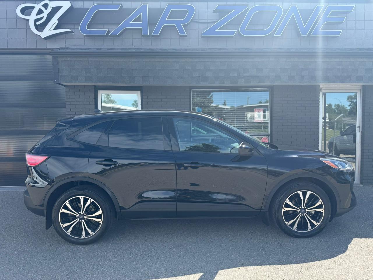 2022 Ford Escape SE Hybrid AWD - Photo #2