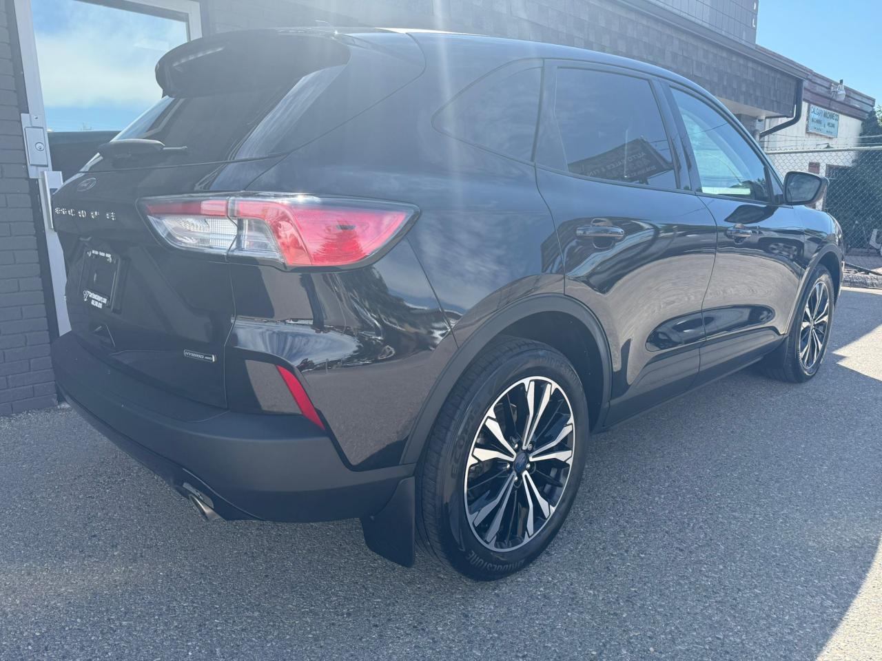 2022 Ford Escape SE Hybrid AWD - Photo #3