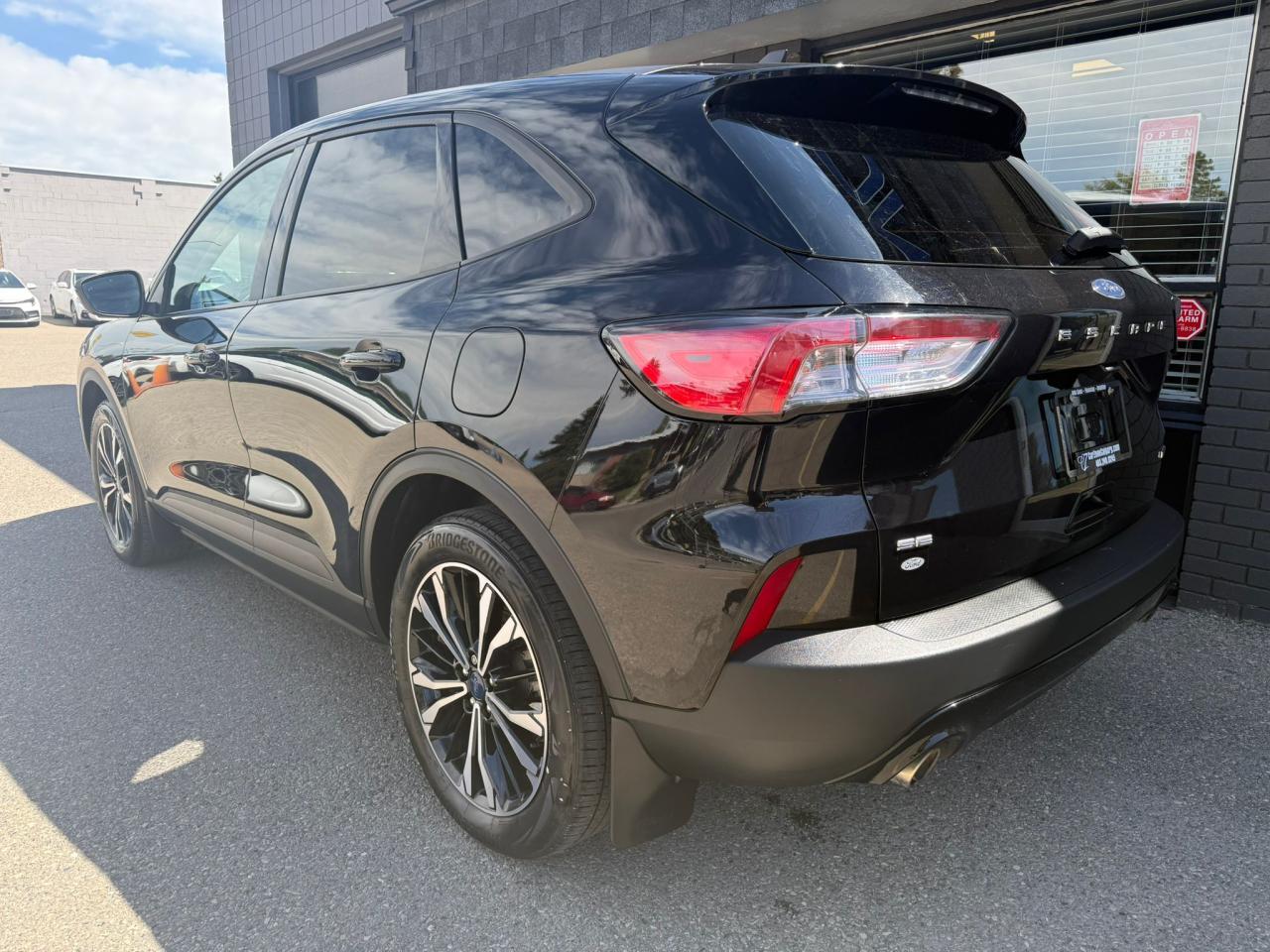 2022 Ford Escape SE Hybrid AWD - Photo #9