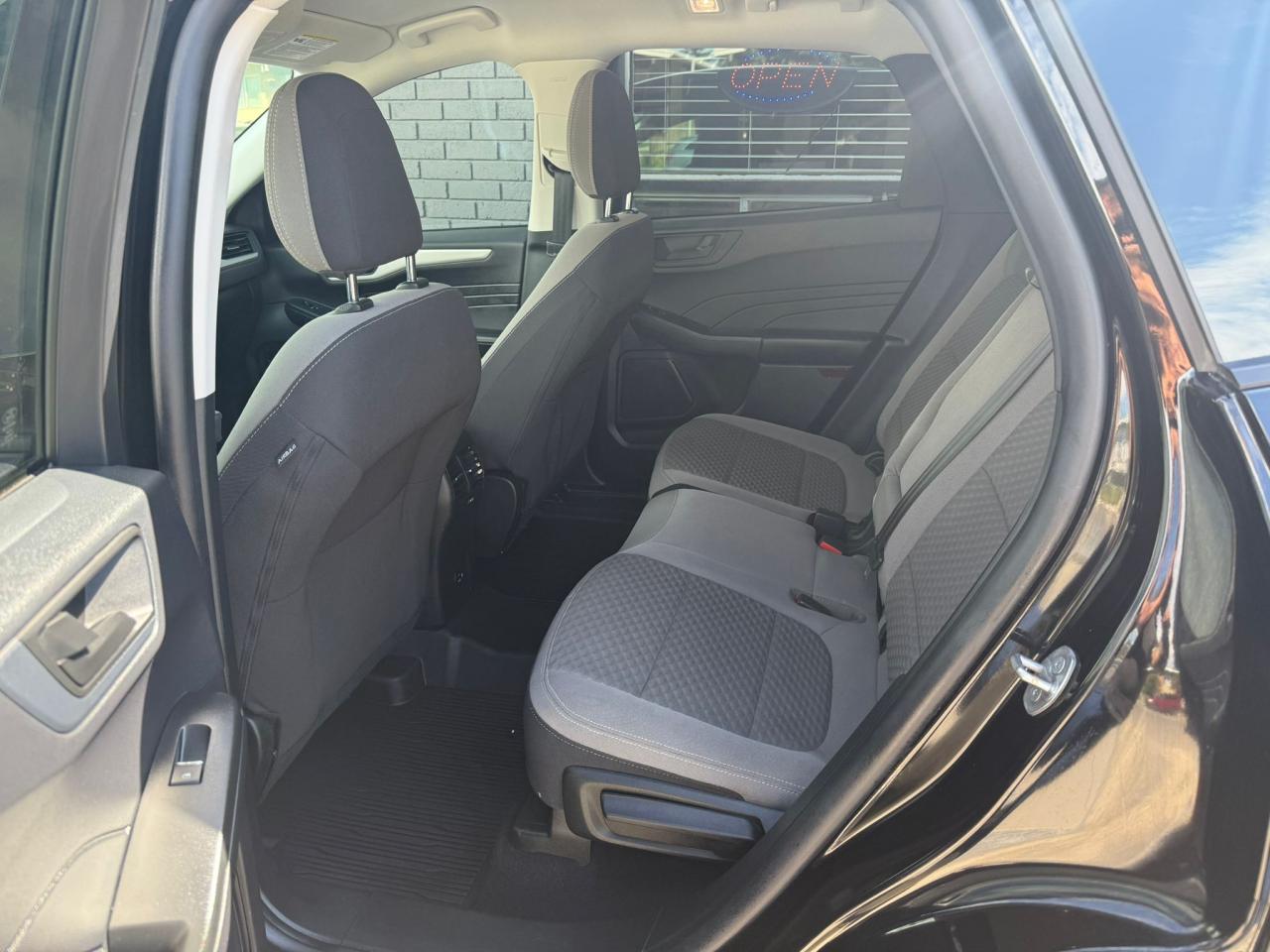 2022 Ford Escape SE Hybrid AWD - Photo #12