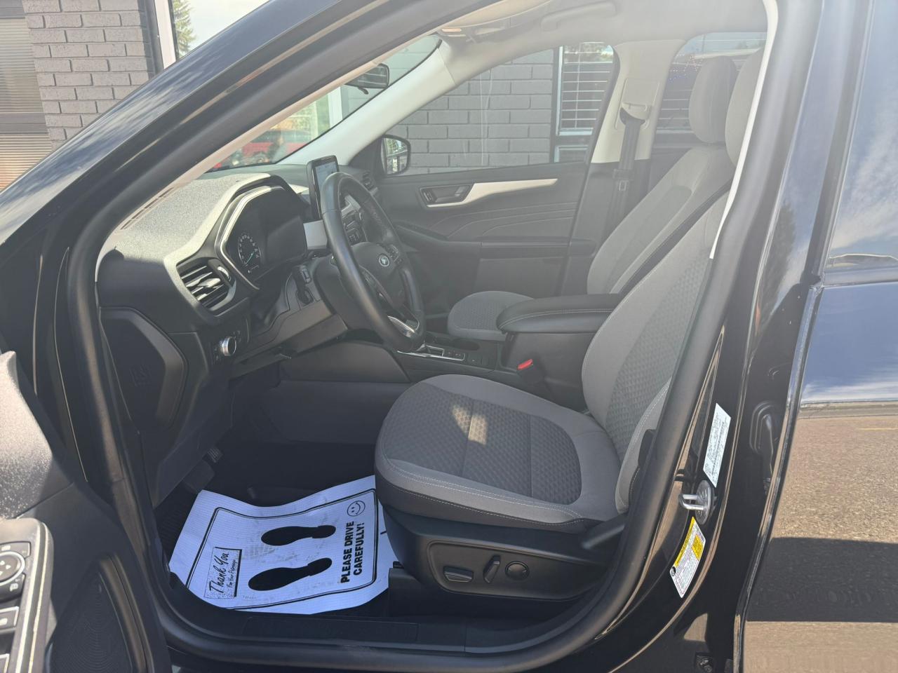 2022 Ford Escape SE Hybrid AWD - Photo #17