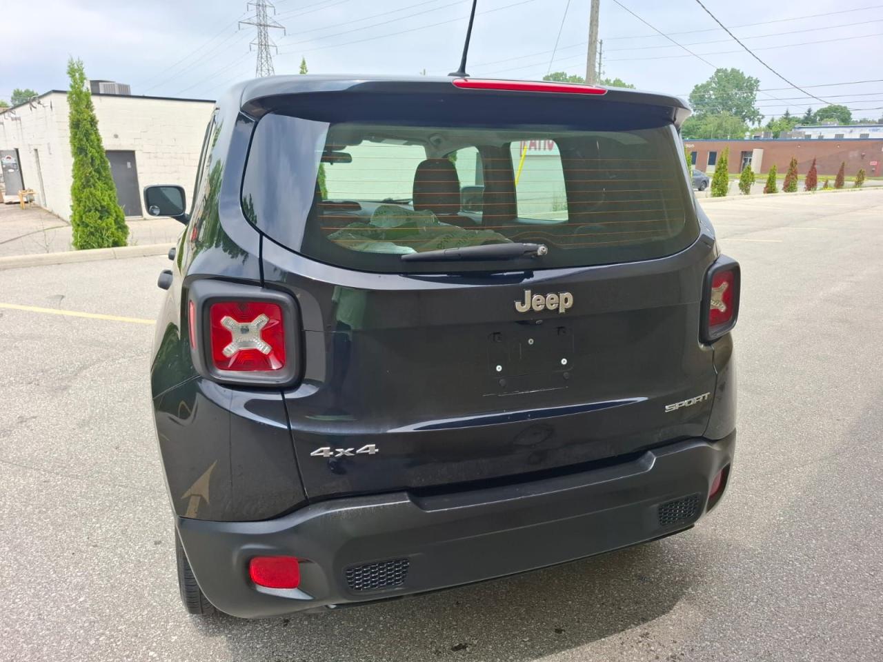 2015 Jeep Renegade 4WD 4dr Sport Clean CarFax Finance Trades-ins OK! - Photo #4
