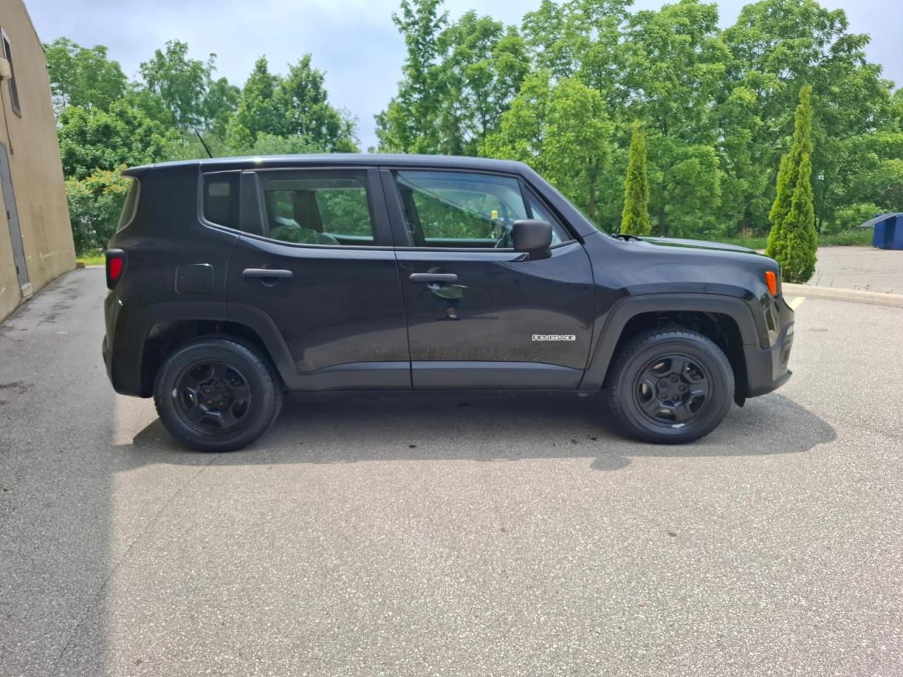 2015 Jeep Renegade 4WD 4dr Sport Clean CarFax Finance Trades-ins OK! - Photo #5