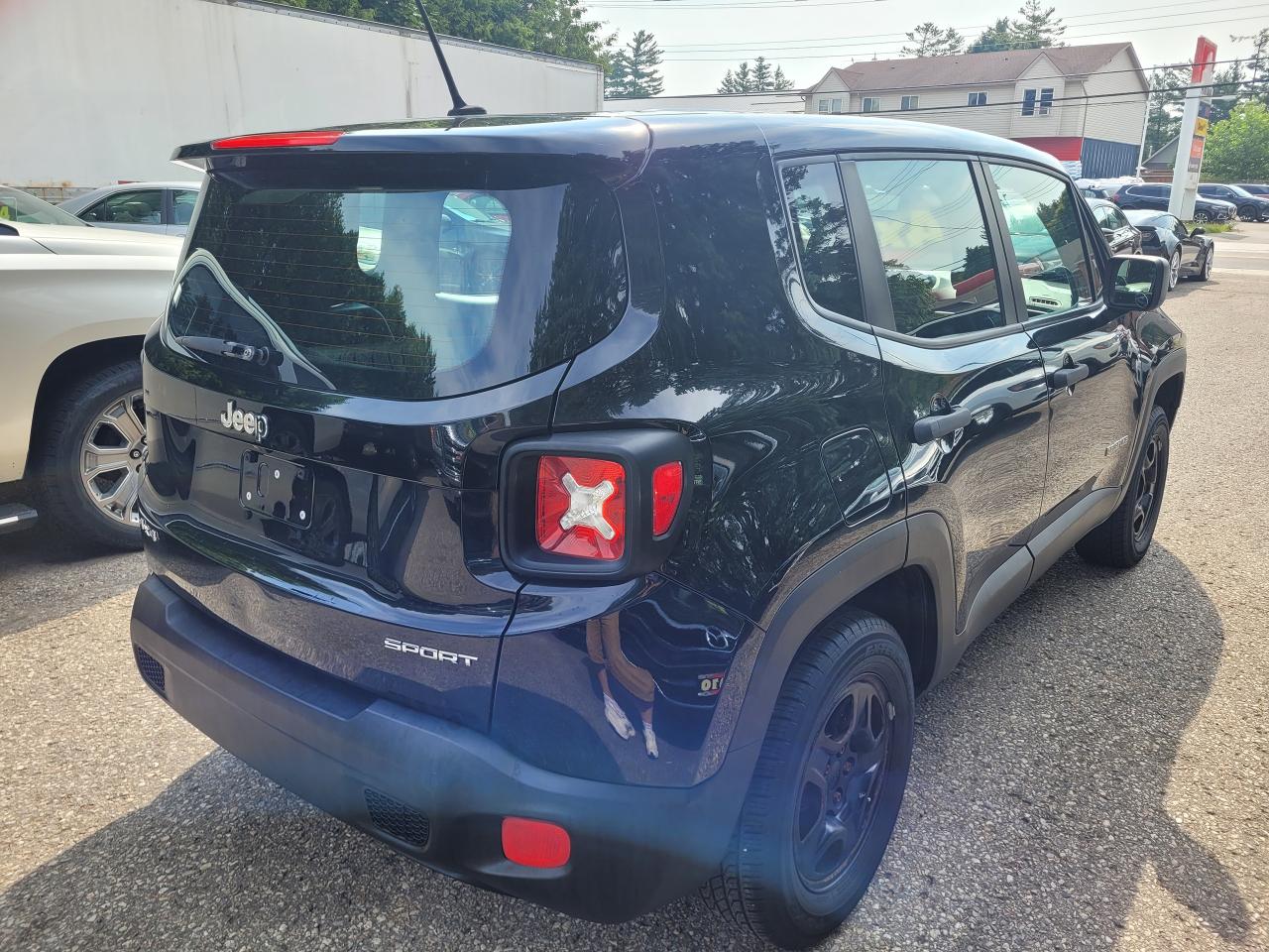 2015 Jeep Renegade 4WD 4dr Sport Clean CarFax Finance Trades-ins OK! - Photo #5
