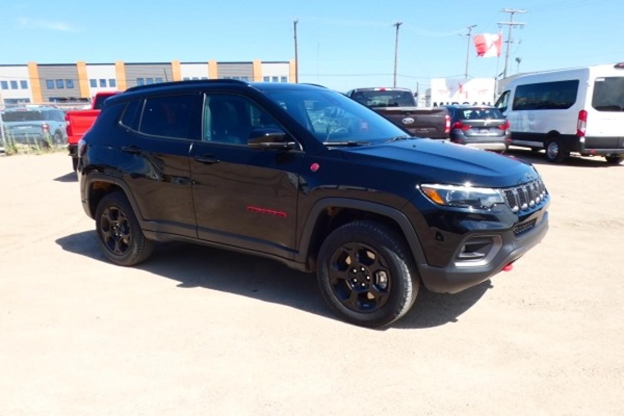2023 Jeep Compass Trailhawk Elite 4x4 w/H&C L, pano S/R, NAV, BUC - Photo #4