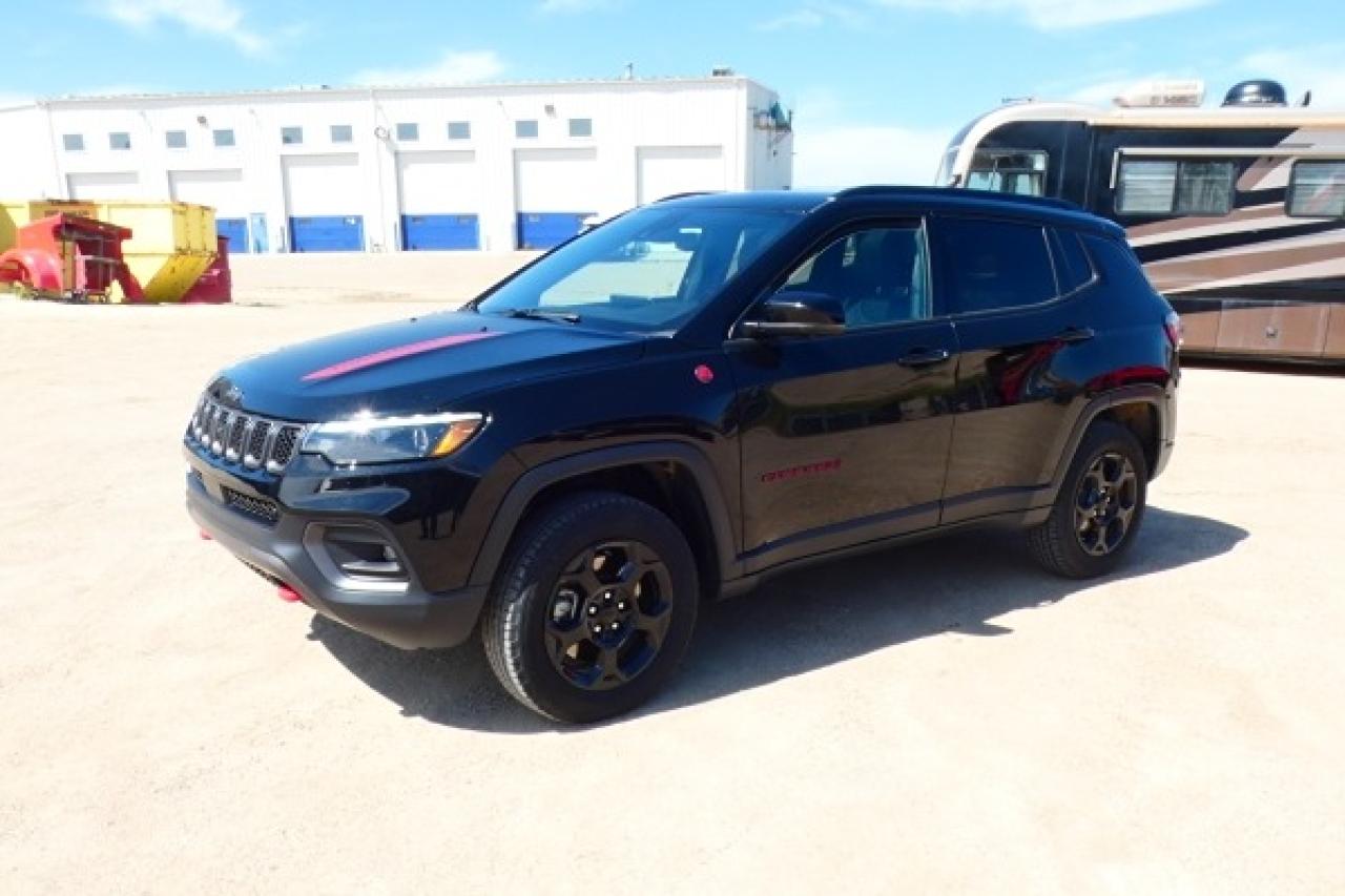 2023 Jeep Compass Trailhawk Elite 4x4 w/H&C L, pano S/R, NAV, BUC - Photo #2