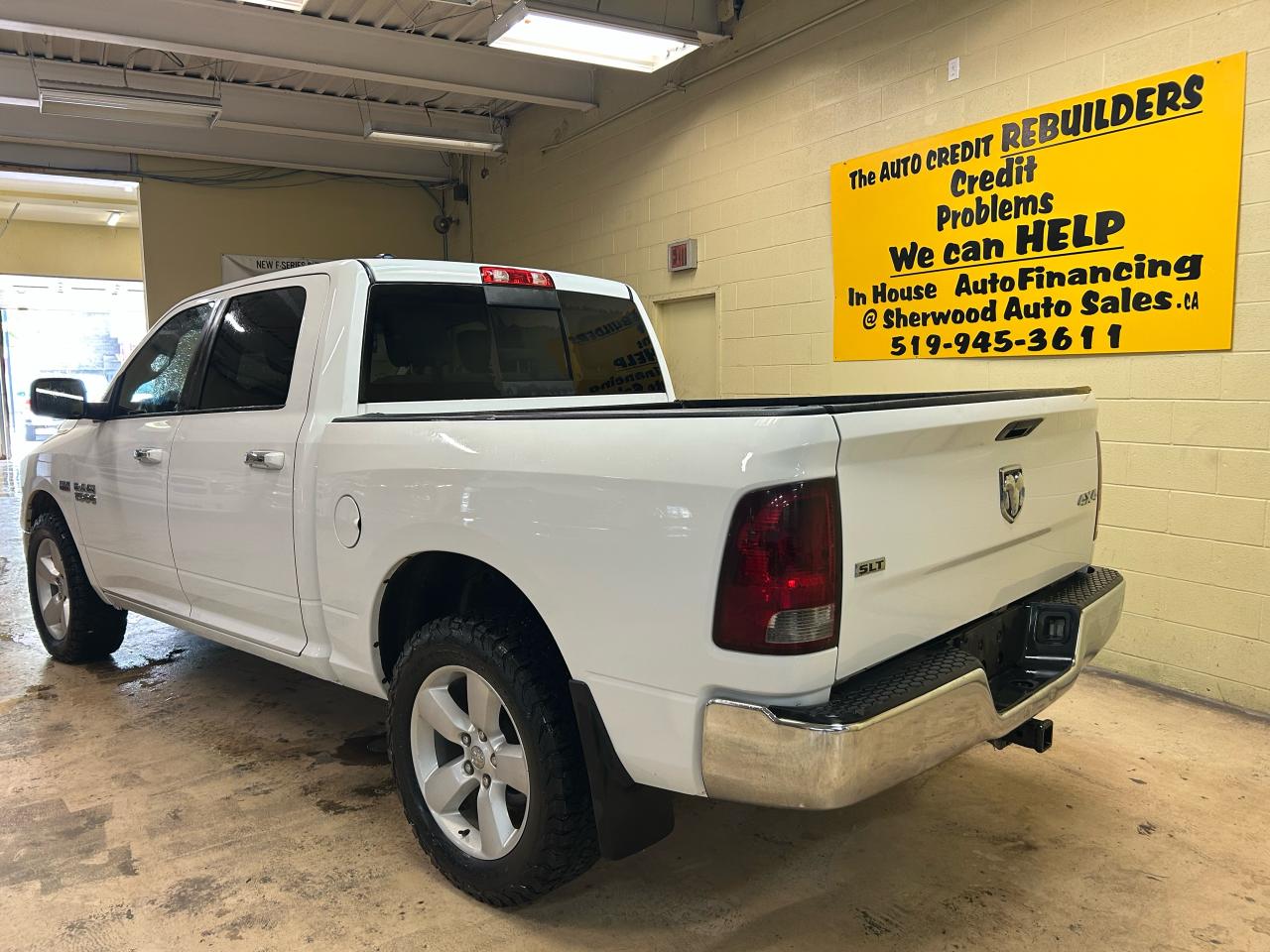 2017 RAM 1500 SLT - Photo #4