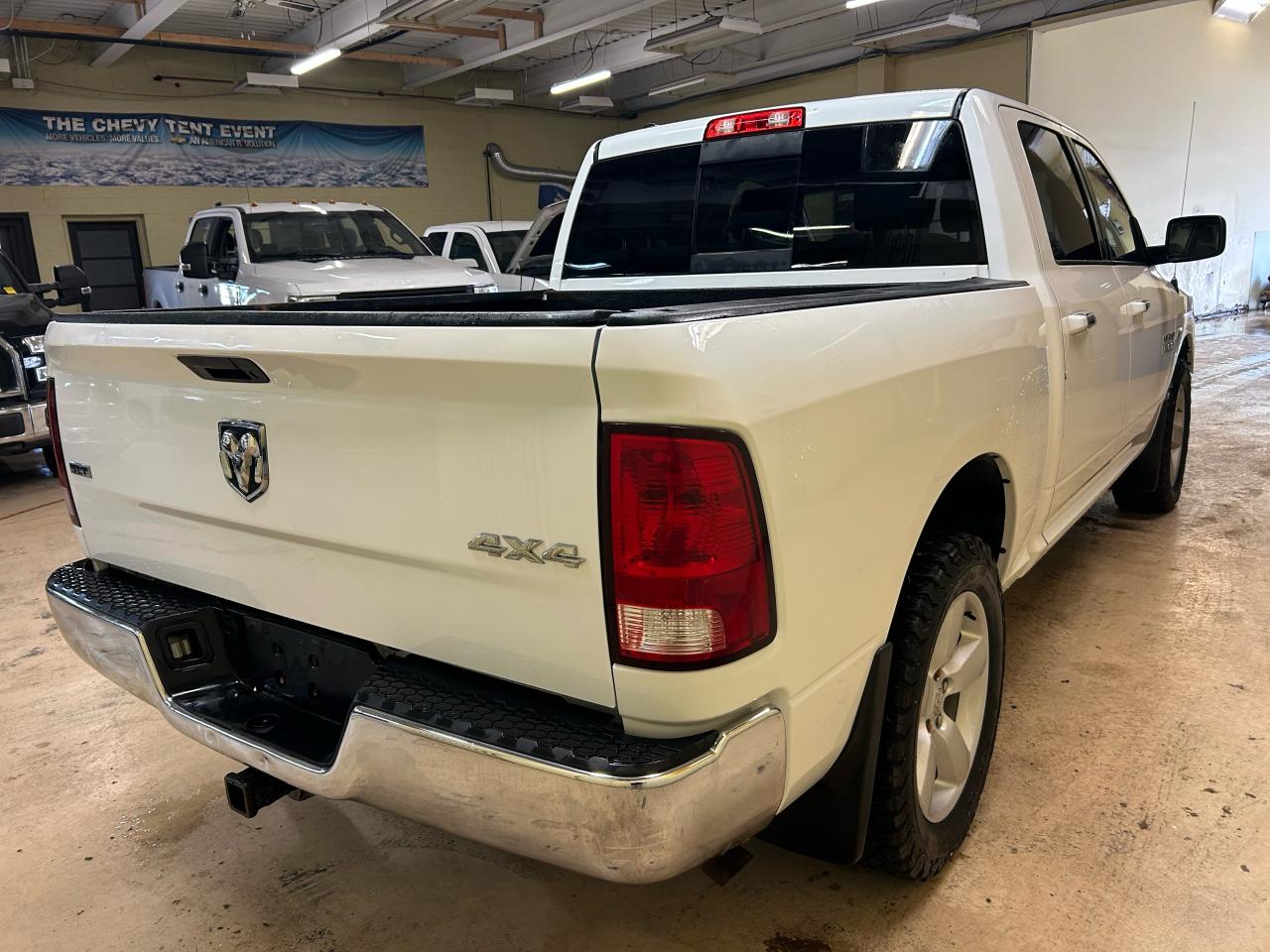 2017 RAM 1500 SLT - Photo #5