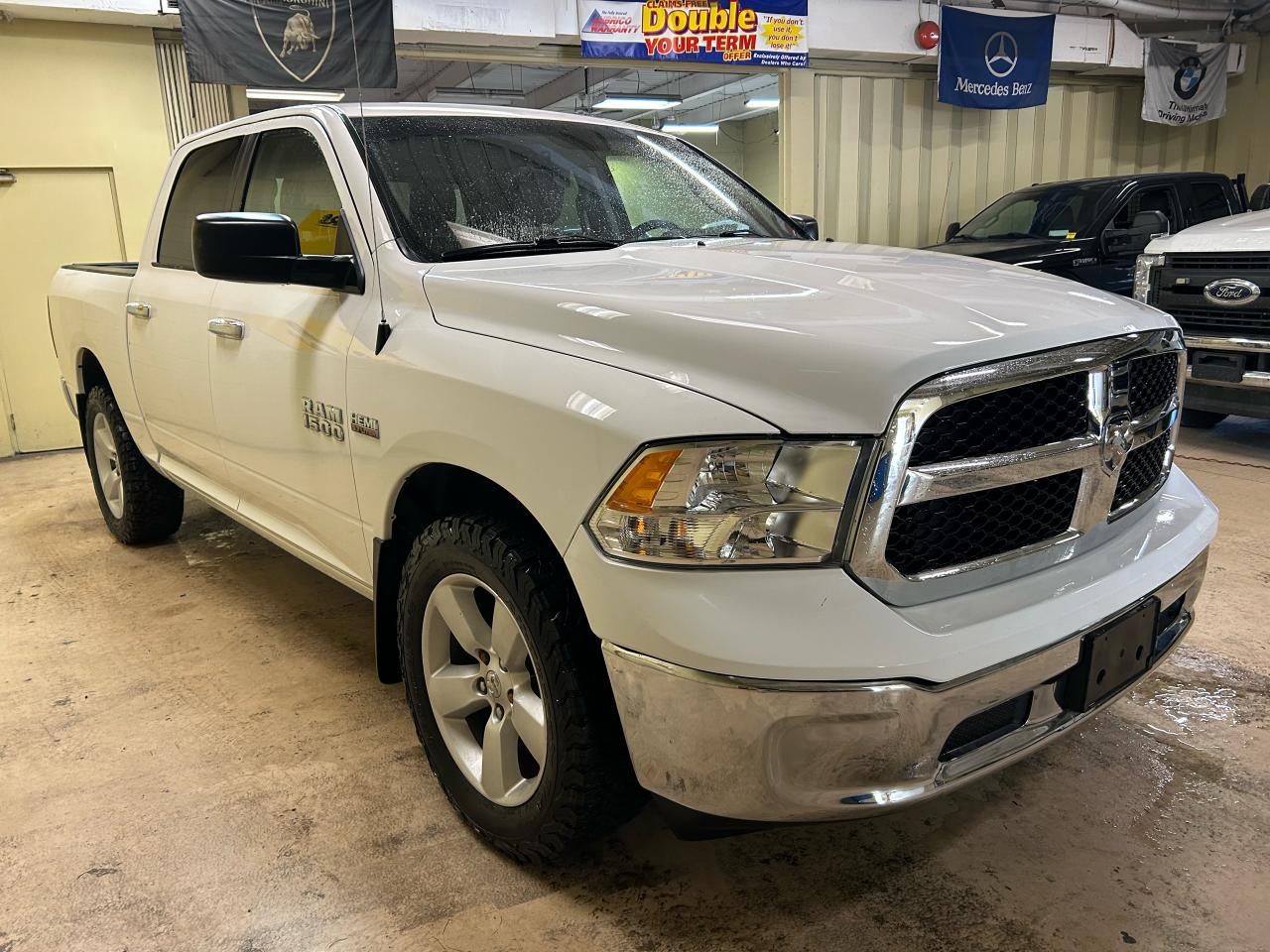 2017 RAM 1500 SLT - Photo #6