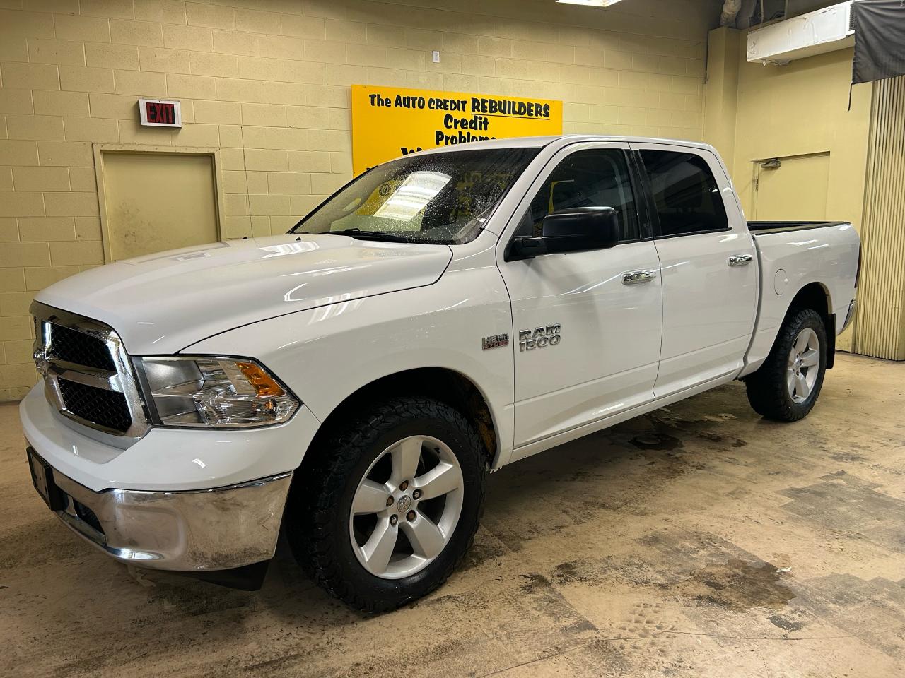 2017 RAM 1500 SLT - Photo #3