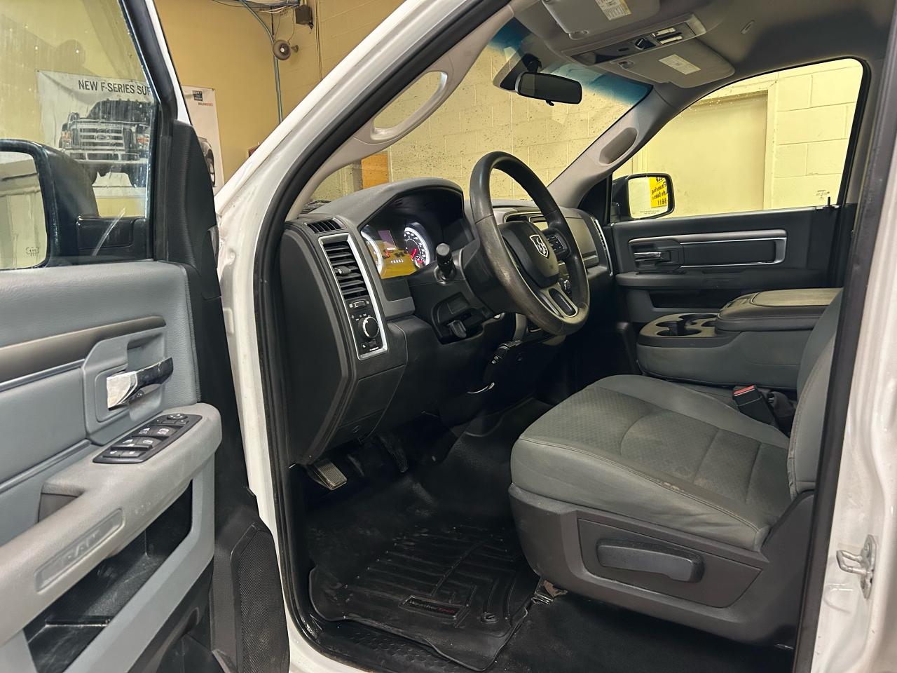 2017 RAM 1500 SLT - Photo #8
