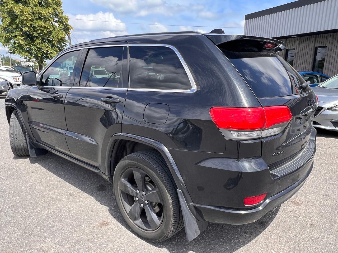 2014 Jeep Grand Cherokee Laredo - Photo #3
