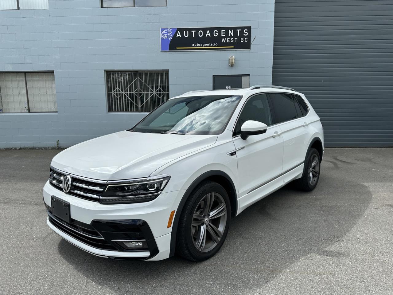 2020 Volkswagen Tiguan Highline 4Motion Accident Free, BC Local, like new - Photo #2