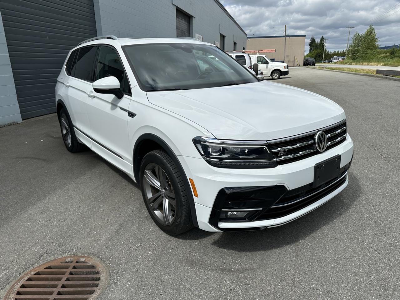 2020 Volkswagen Tiguan Highline 4Motion Accident Free, BC Local, like new - Photo #4