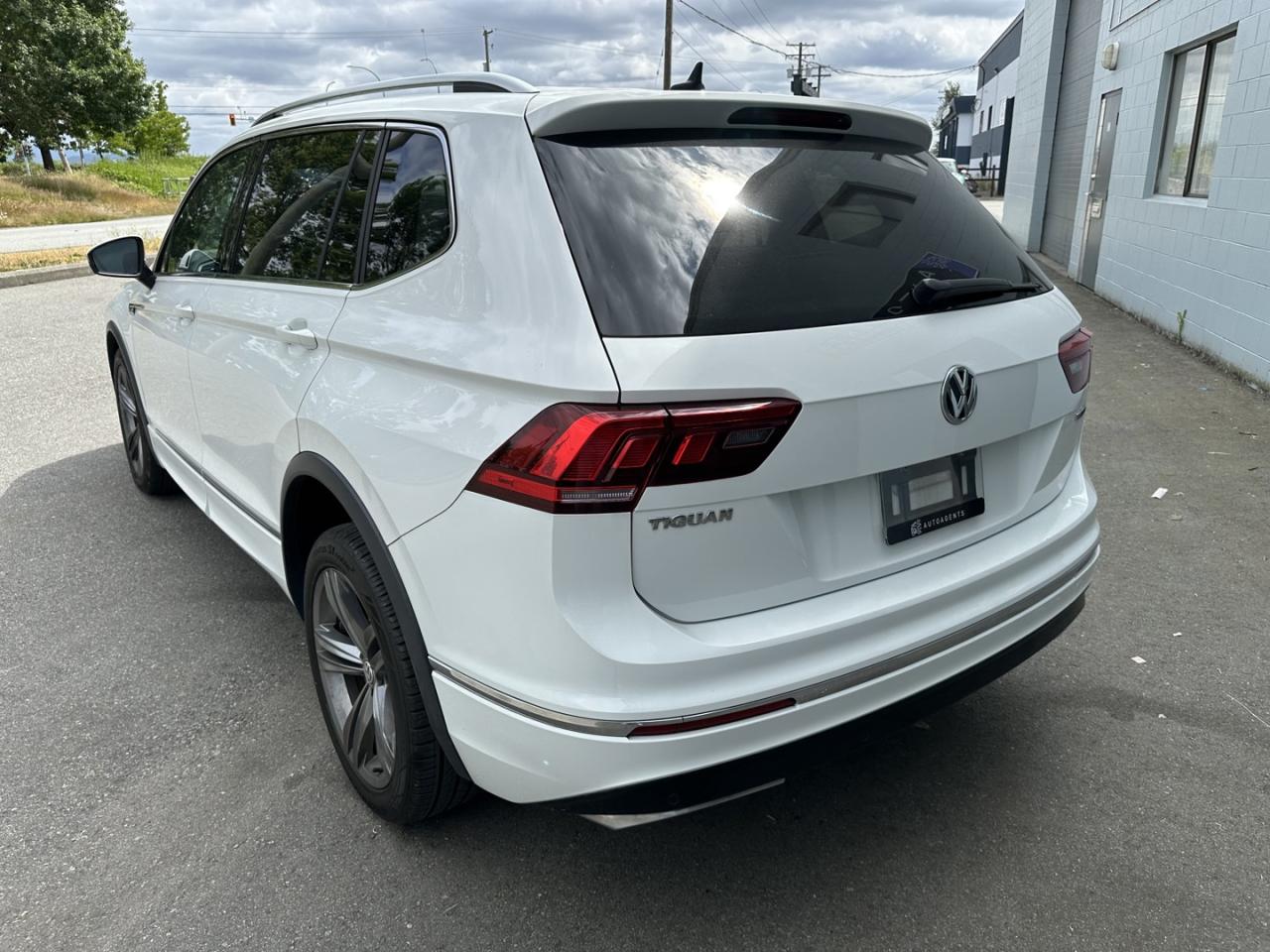 2020 Volkswagen Tiguan Highline 4Motion Accident Free, BC Local, like new - Photo #8