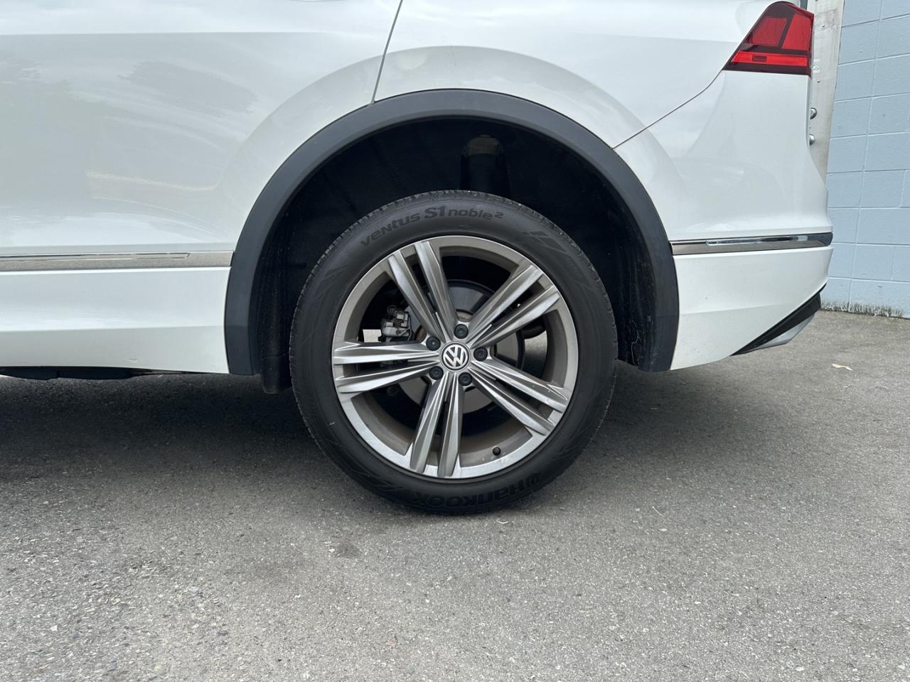 2020 Volkswagen Tiguan Highline 4Motion Accident Free, BC Local, like new - Photo #10