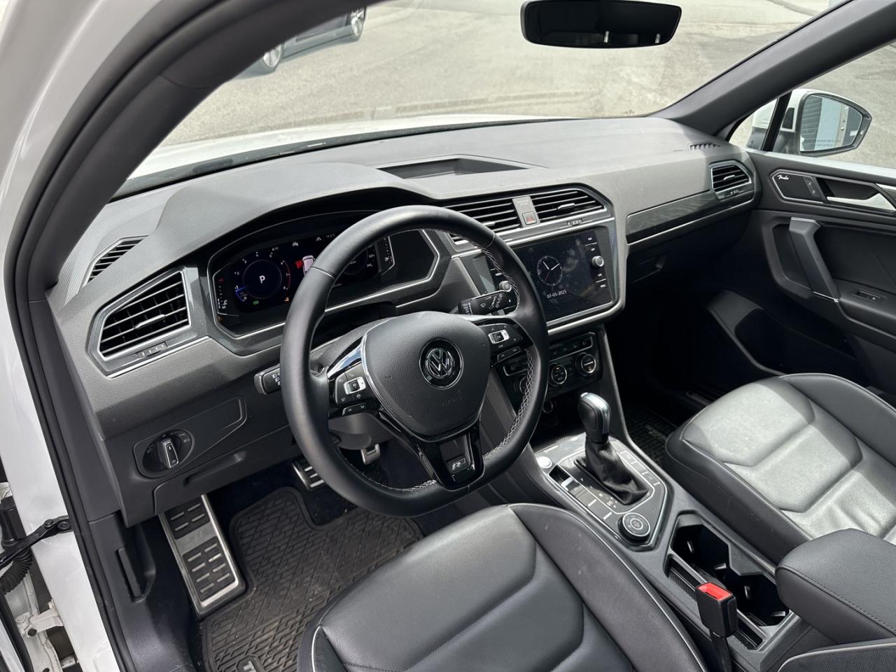 2020 Volkswagen Tiguan Highline 4Motion Accident Free, BC Local, like new - Photo #11