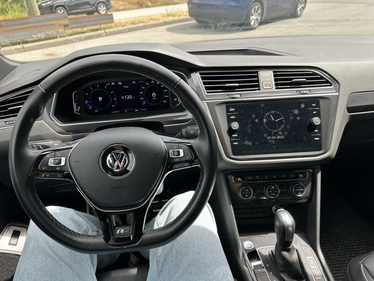 2020 Volkswagen Tiguan Highline 4Motion Accident Free, BC Local, like new - Photo #14