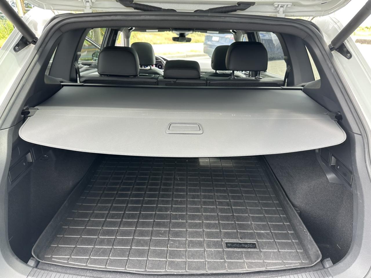 2020 Volkswagen Tiguan Highline 4Motion Accident Free, BC Local, like new - Photo #19