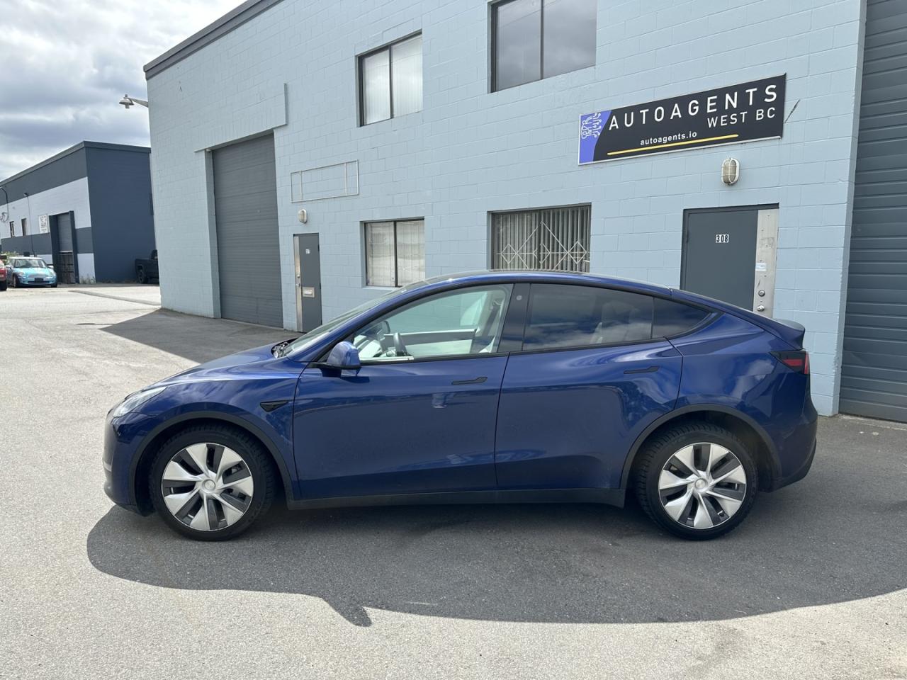 2021 Tesla Model Y Standard Range   Accident Free BC Local - Photo #8