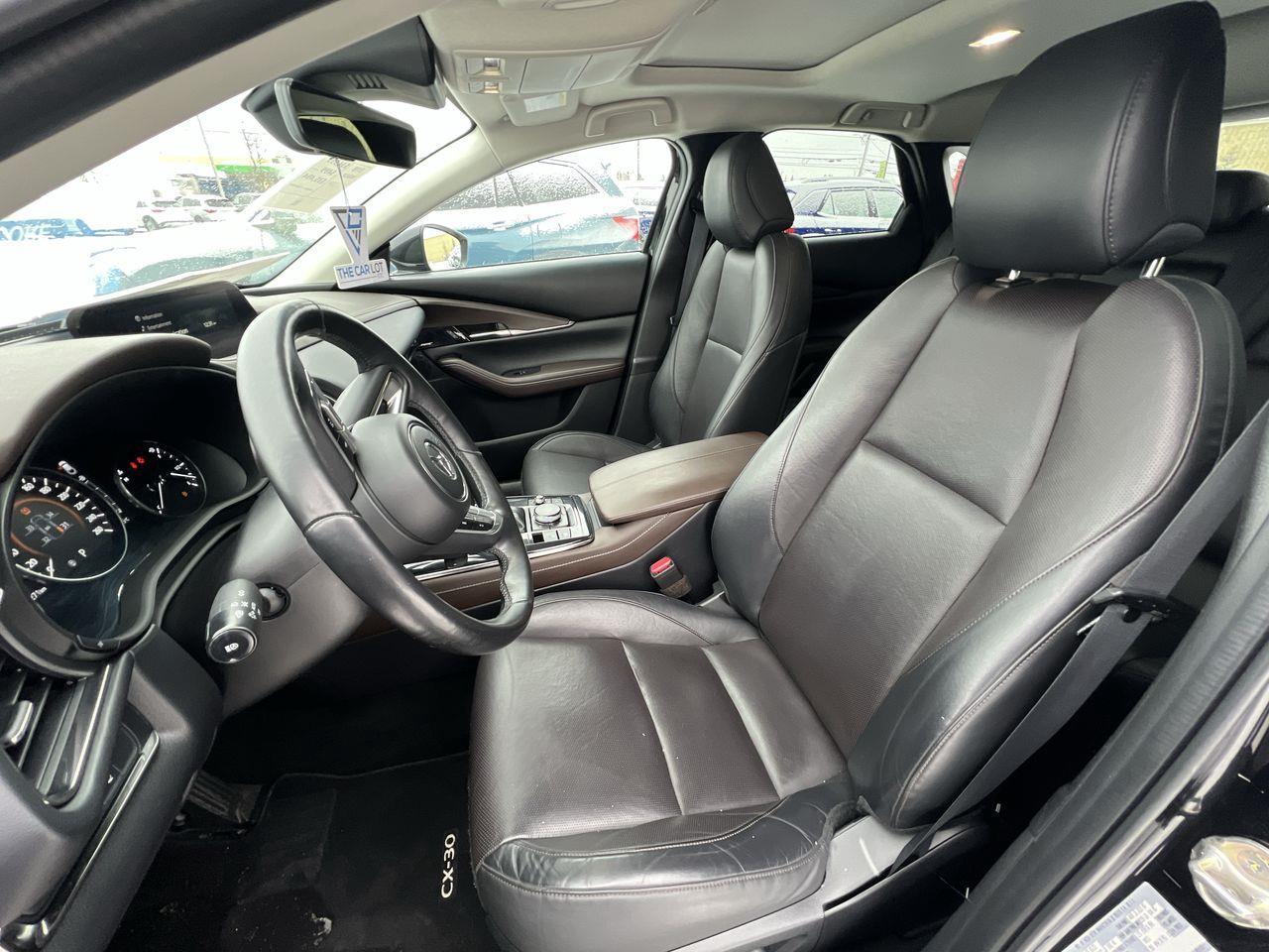 2022 Mazda CX-30 GT w/Turbo APPLE CARPLAY/ANDROID AUTO, HEATED LEATHER SEATS/STEERING WHEEL, NAV, BACK UP CAM, SUNROOF! Photo