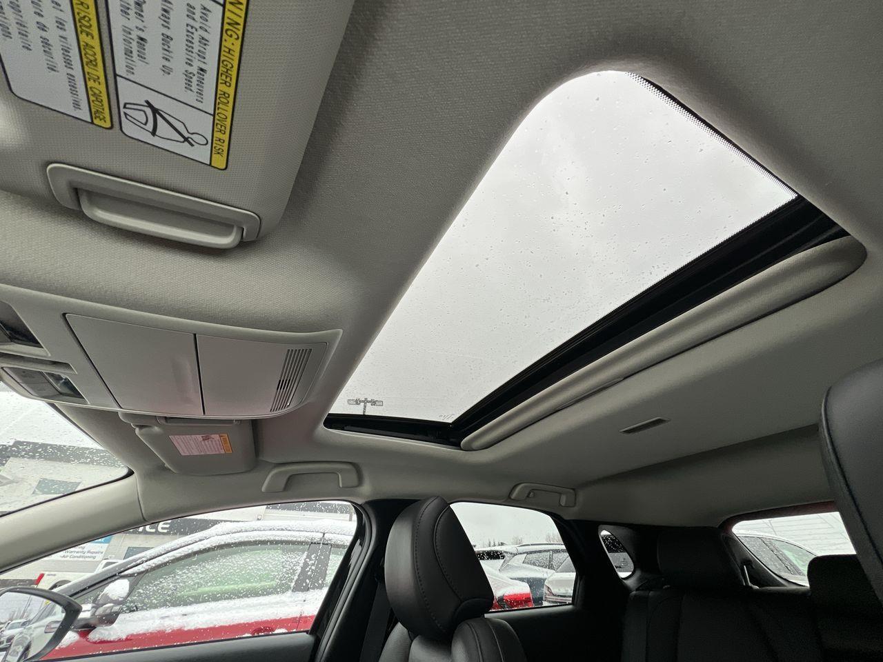 2022 Mazda CX-30 GT w/Turbo APPLE CARPLAY/ANDROID AUTO, HEATED LEATHER SEATS/STEERING WHEEL, NAV, BACK UP CAM, SUNROOF! Photo