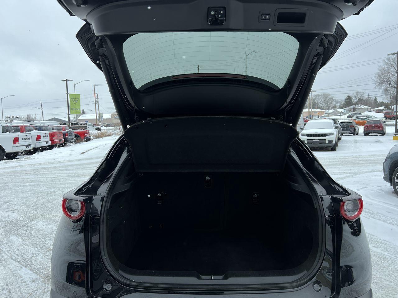 2022 Mazda CX-30 GT w/Turbo APPLE CARPLAY/ANDROID AUTO, HEATED LEATHER SEATS/STEERING WHEEL, NAV, BACK UP CAM, SUNROOF! Photo