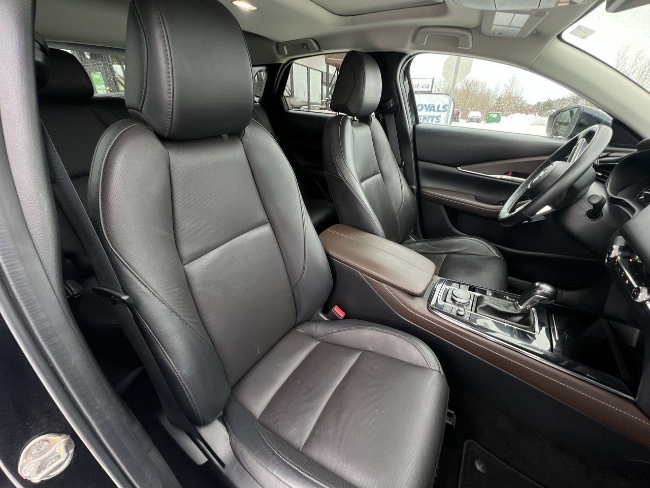 2022 Mazda CX-30 GT w/Turbo APPLE CARPLAY/ANDROID AUTO, HEATED LEATHER SEATS/STEERING WHEEL, NAV, BACK UP CAM, SUNROOF! Photo