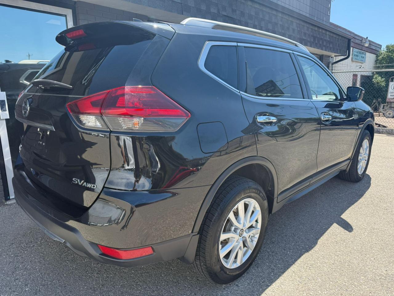 2019 Nissan Rogue SV AWD | **HAIL SALE** | Low KMs | Clean Carfax - Photo #3