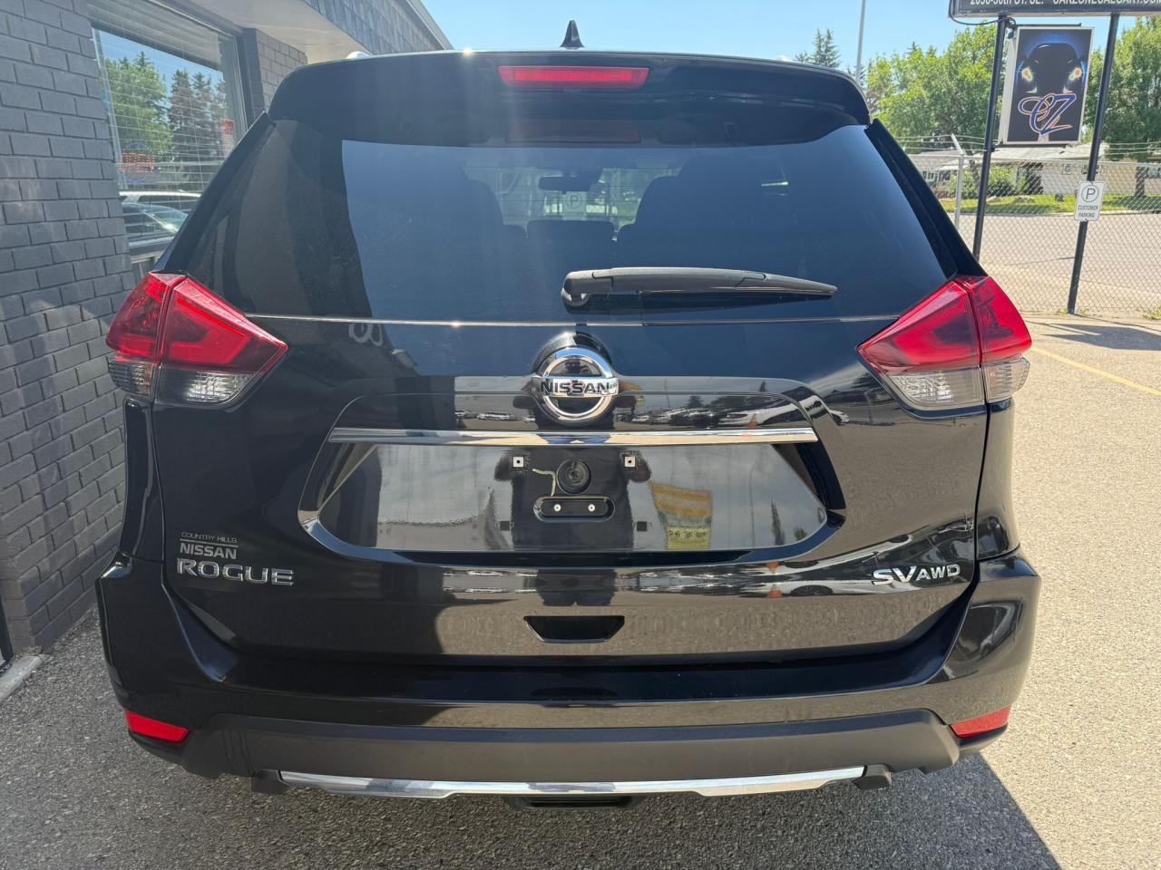 2019 Nissan Rogue SV AWD | **HAIL SALE** | Low KMs | Clean Carfax - Photo #4