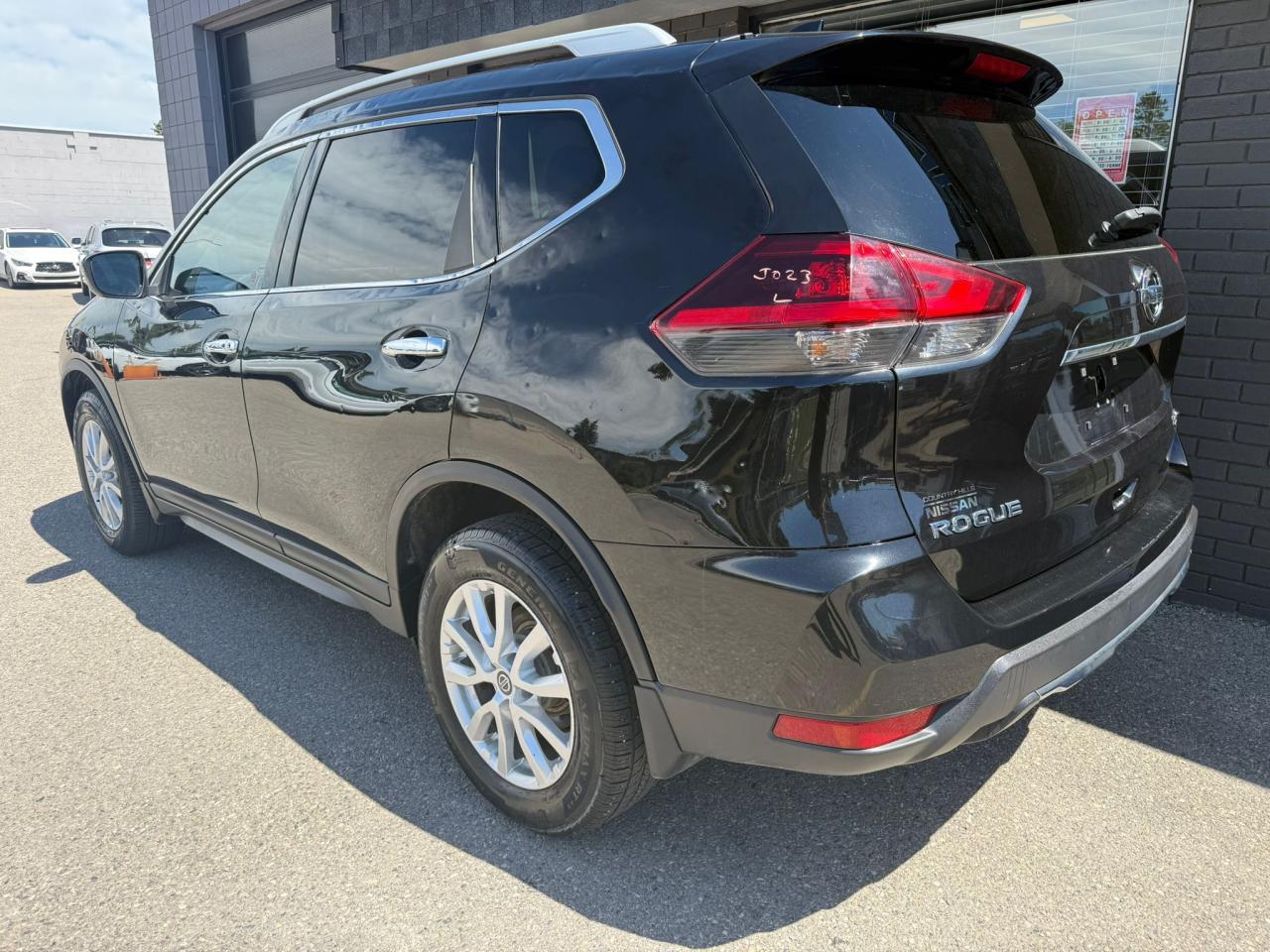 2019 Nissan Rogue SV AWD | **HAIL SALE** | Low KMs | Clean Carfax - Photo #9