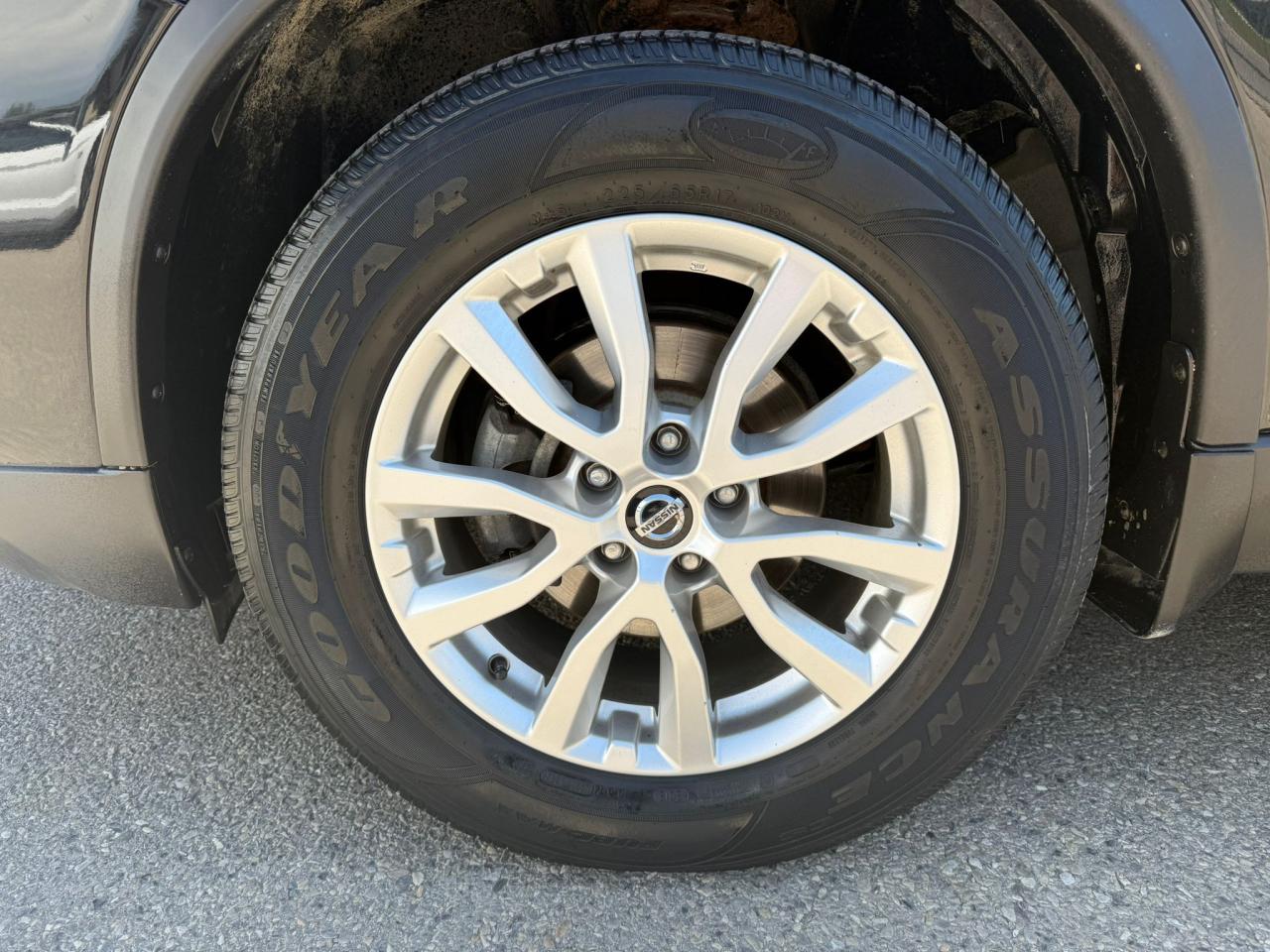 2019 Nissan Rogue SV AWD | **HAIL SALE** | Low KMs | Clean Carfax - Photo #10