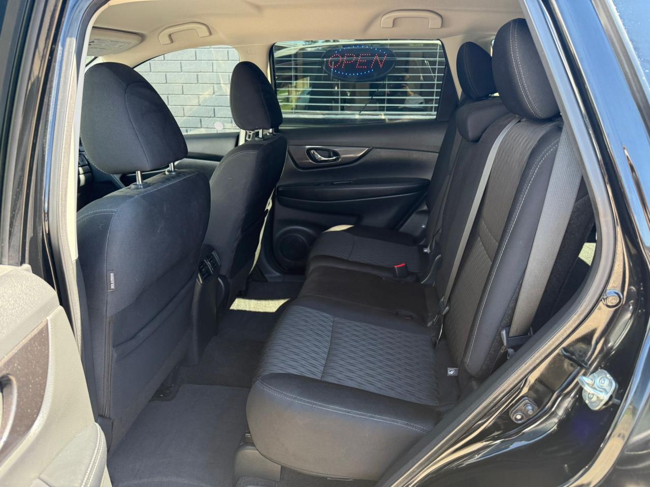 2019 Nissan Rogue SV AWD | **HAIL SALE** | Low KMs | Clean Carfax - Photo #12