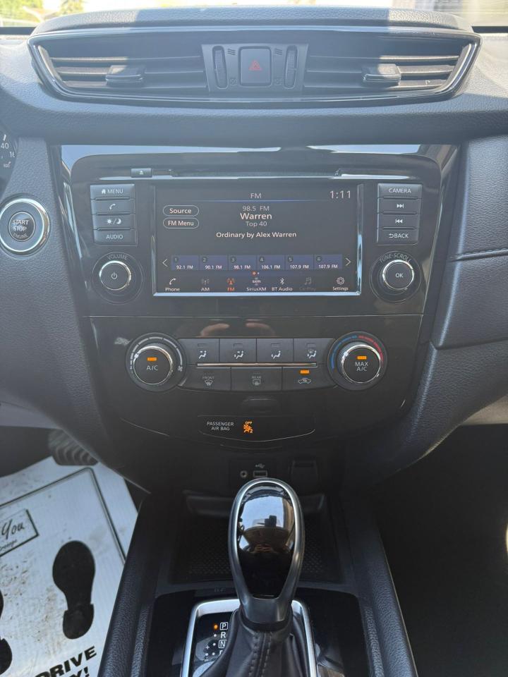 2019 Nissan Rogue SV AWD | **HAIL SALE** | Low KMs | Clean Carfax - Photo #15