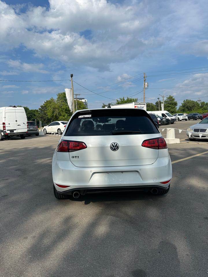 2016 Volkswagen Golf Autobahn Photo
