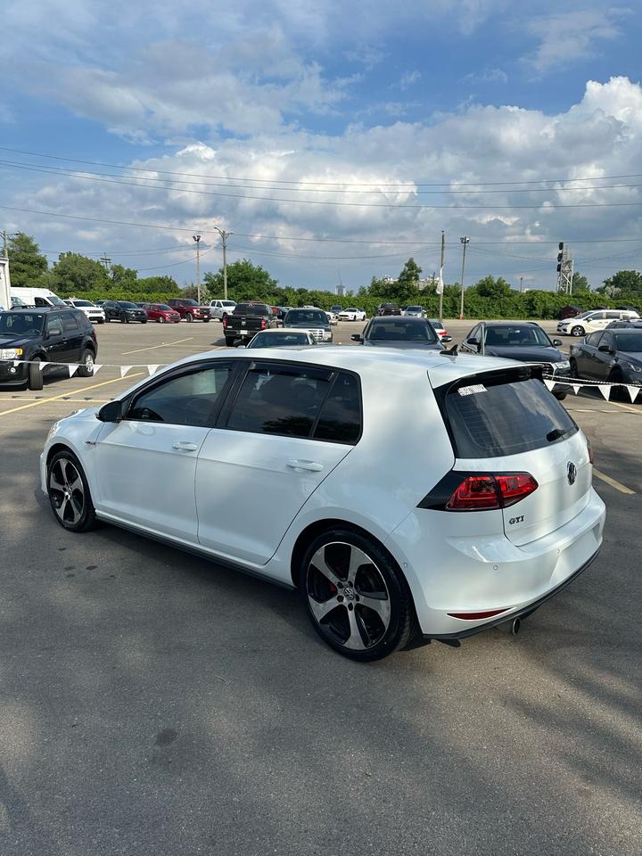 2016 Volkswagen Golf Autobahn Photo