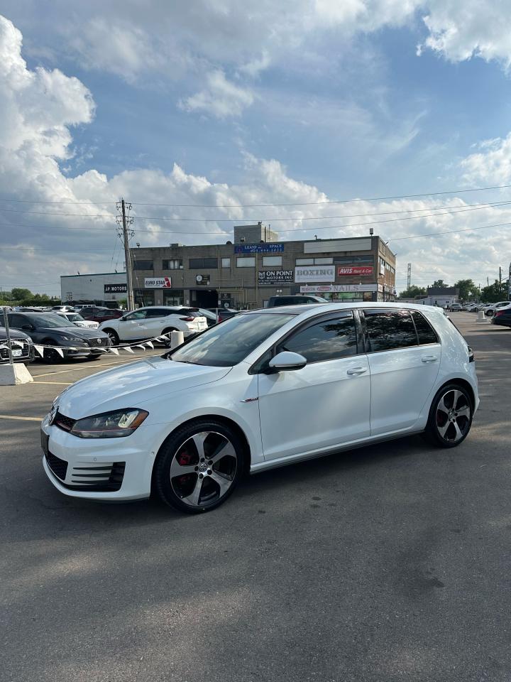 2016 Volkswagen Golf Autobahn - Photo #2