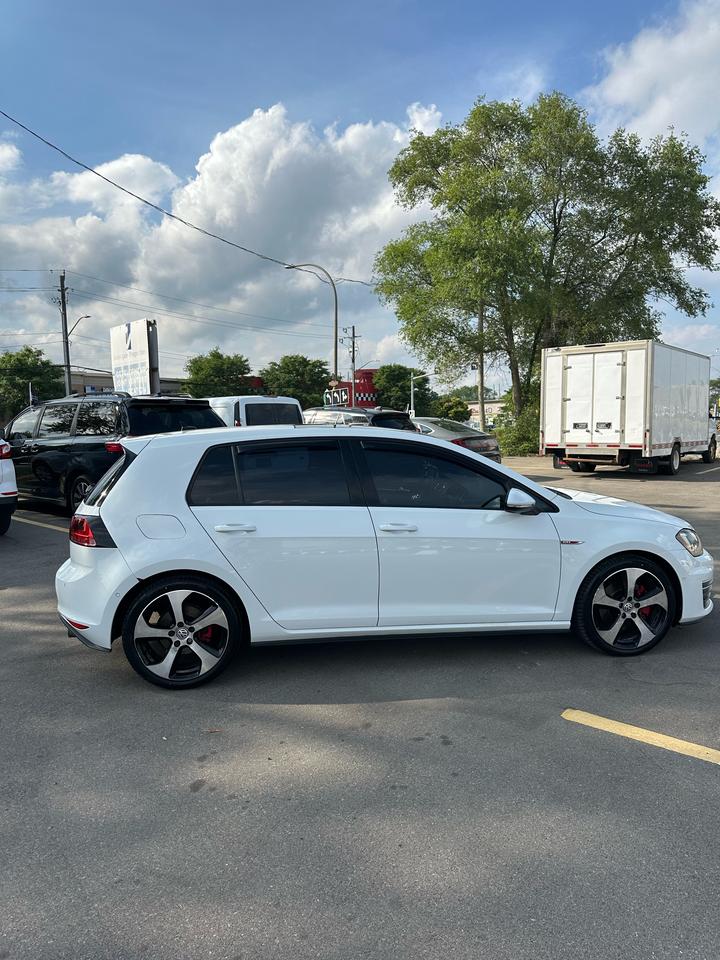 2016 Volkswagen Golf Autobahn Photo