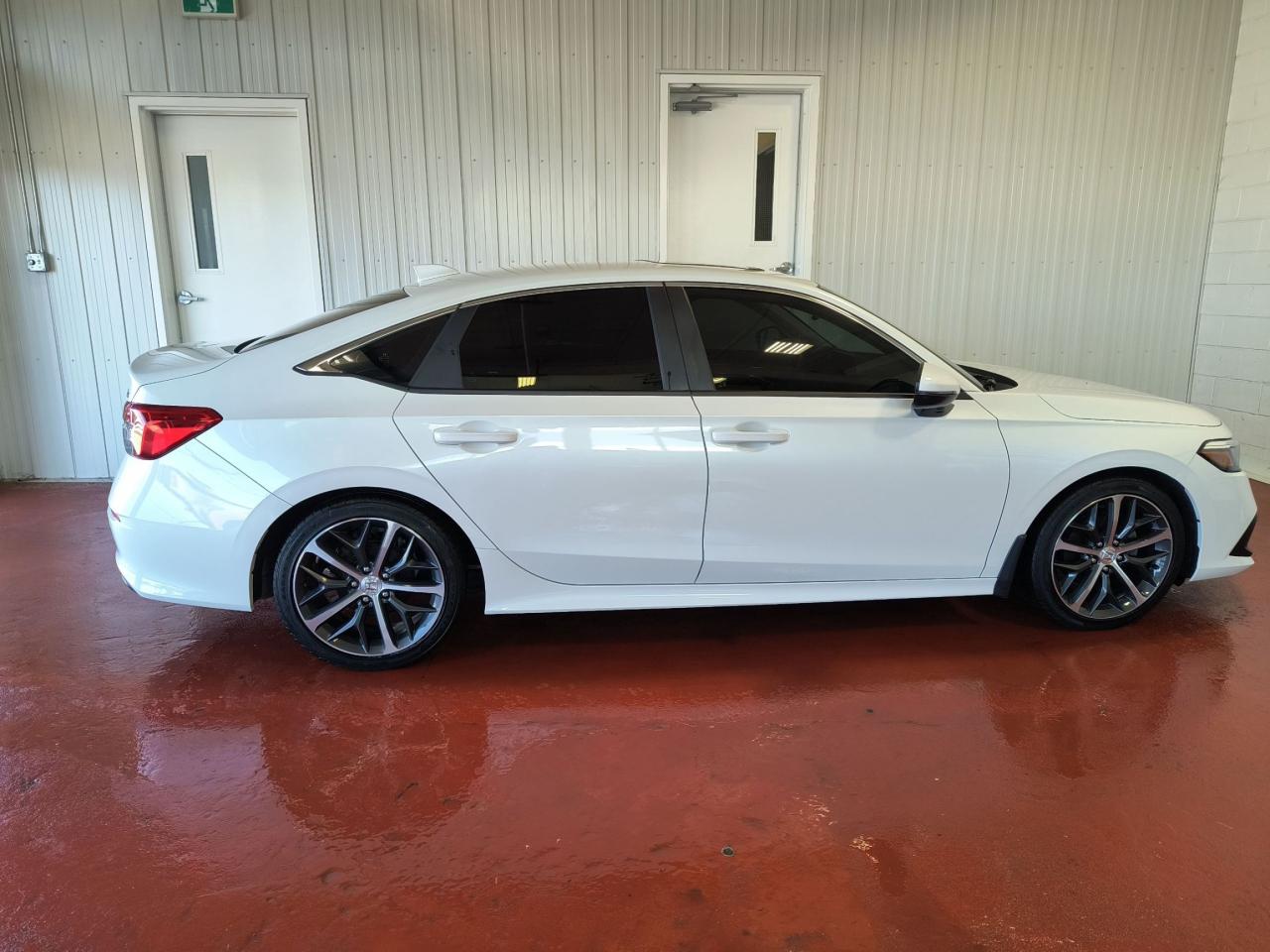 2022 Honda Civic Touring Photo3