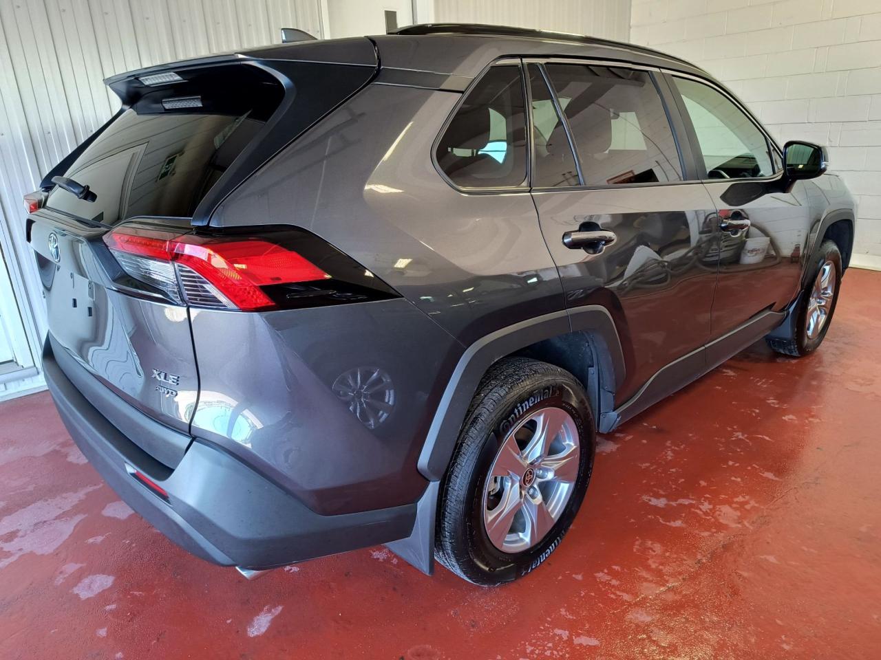 2022 Toyota RAV4 XLE Photo1