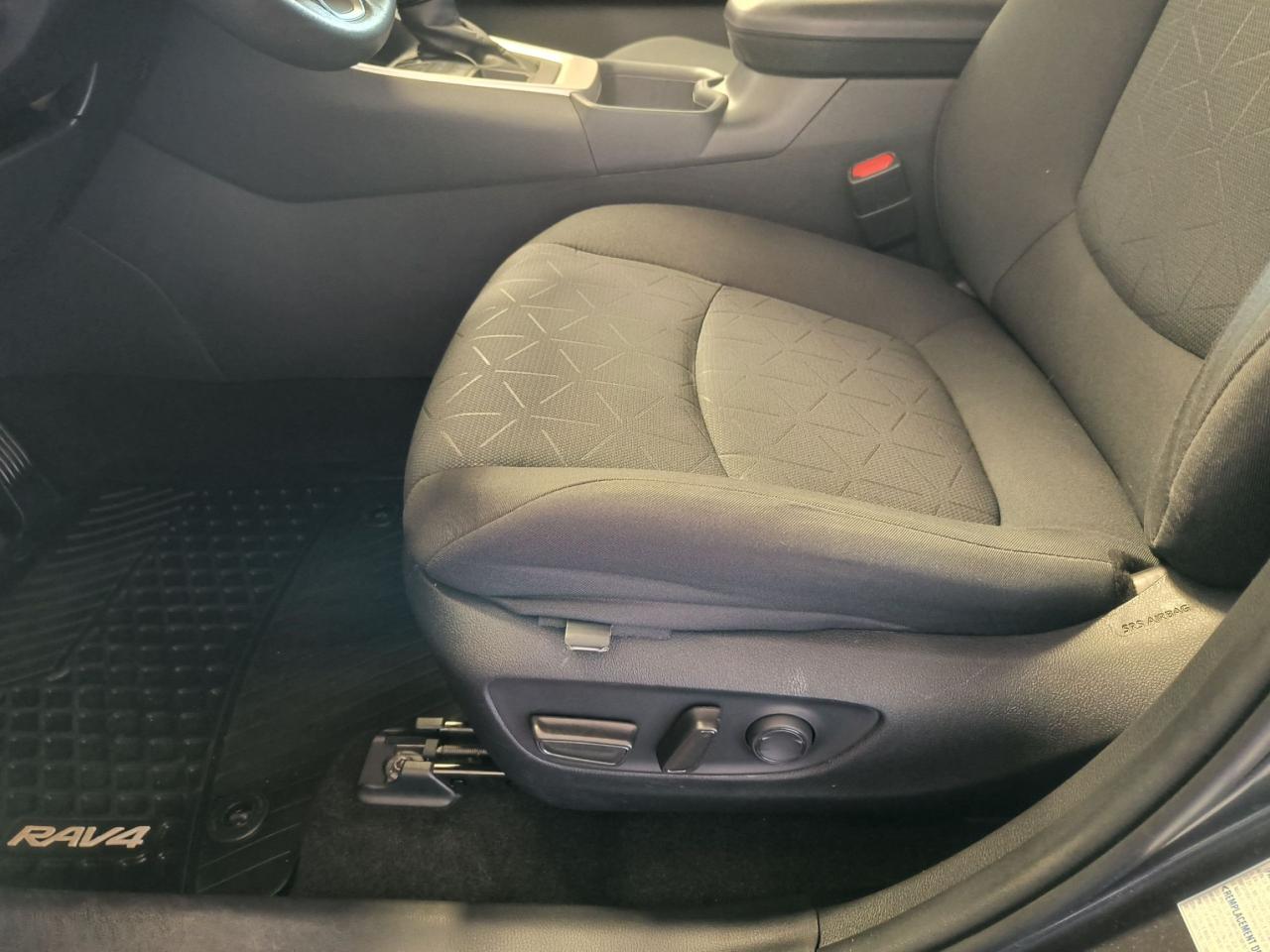 2022 Toyota RAV4 XLE Photo