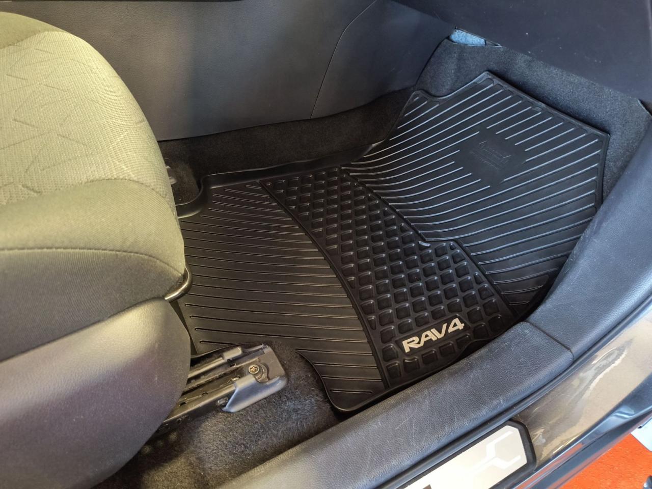 2022 Toyota RAV4 XLE Photo