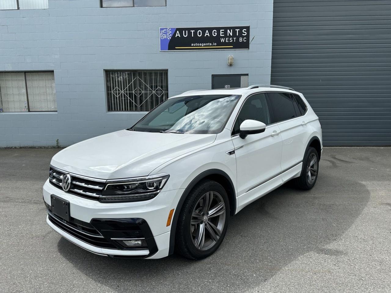 2020 Volkswagen Tiguan Highline 4Motion Accident Free, BC Local, like new - Photo #2