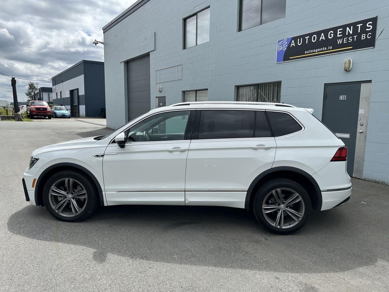 2020 Volkswagen Tiguan Highline 4Motion Accident Free, BC Local, like new - Photo #9