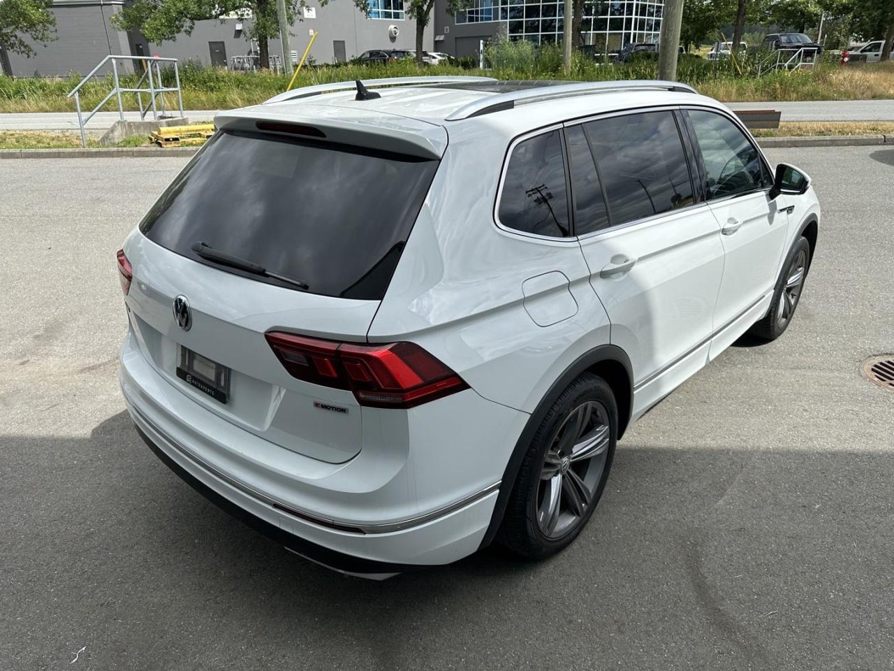 2020 Volkswagen Tiguan Highline 4Motion Accident Free, BC Local, like new - Photo #6