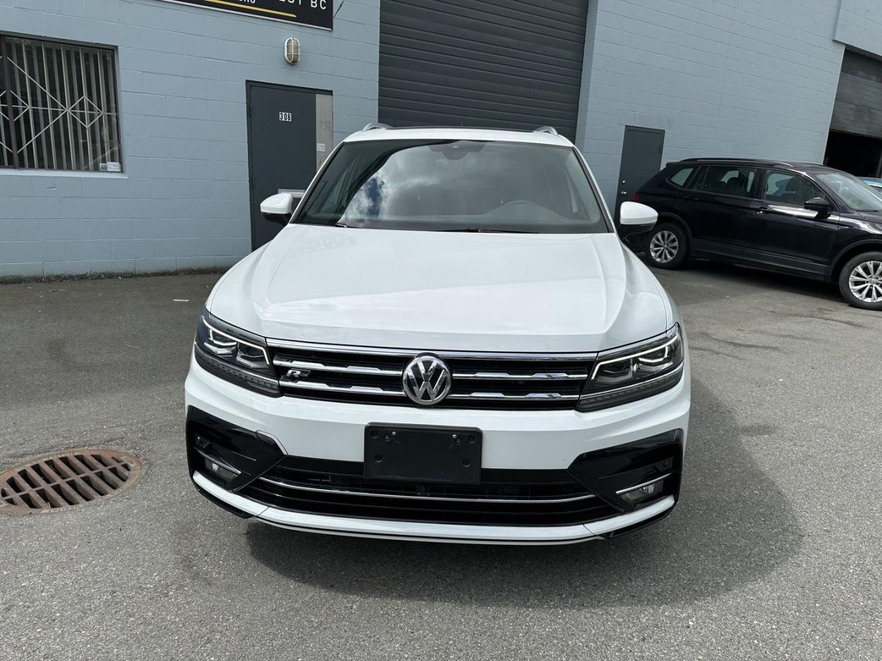 2020 Volkswagen Tiguan Highline 4Motion Accident Free, BC Local, like new - Photo #3