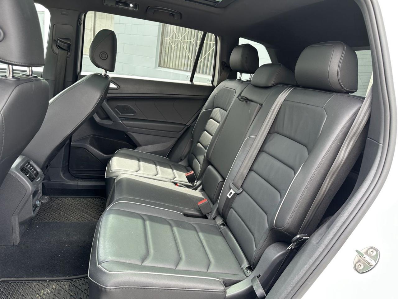 2020 Volkswagen Tiguan Highline 4Motion Accident Free, BC Local, like new - Photo #18