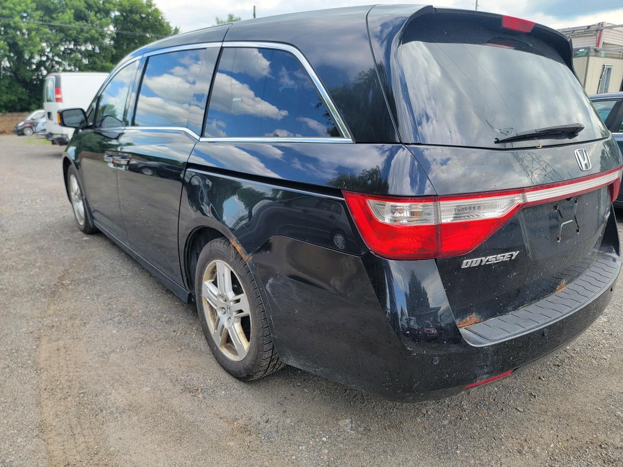 2011 Honda Odyssey Touring - Photo #6