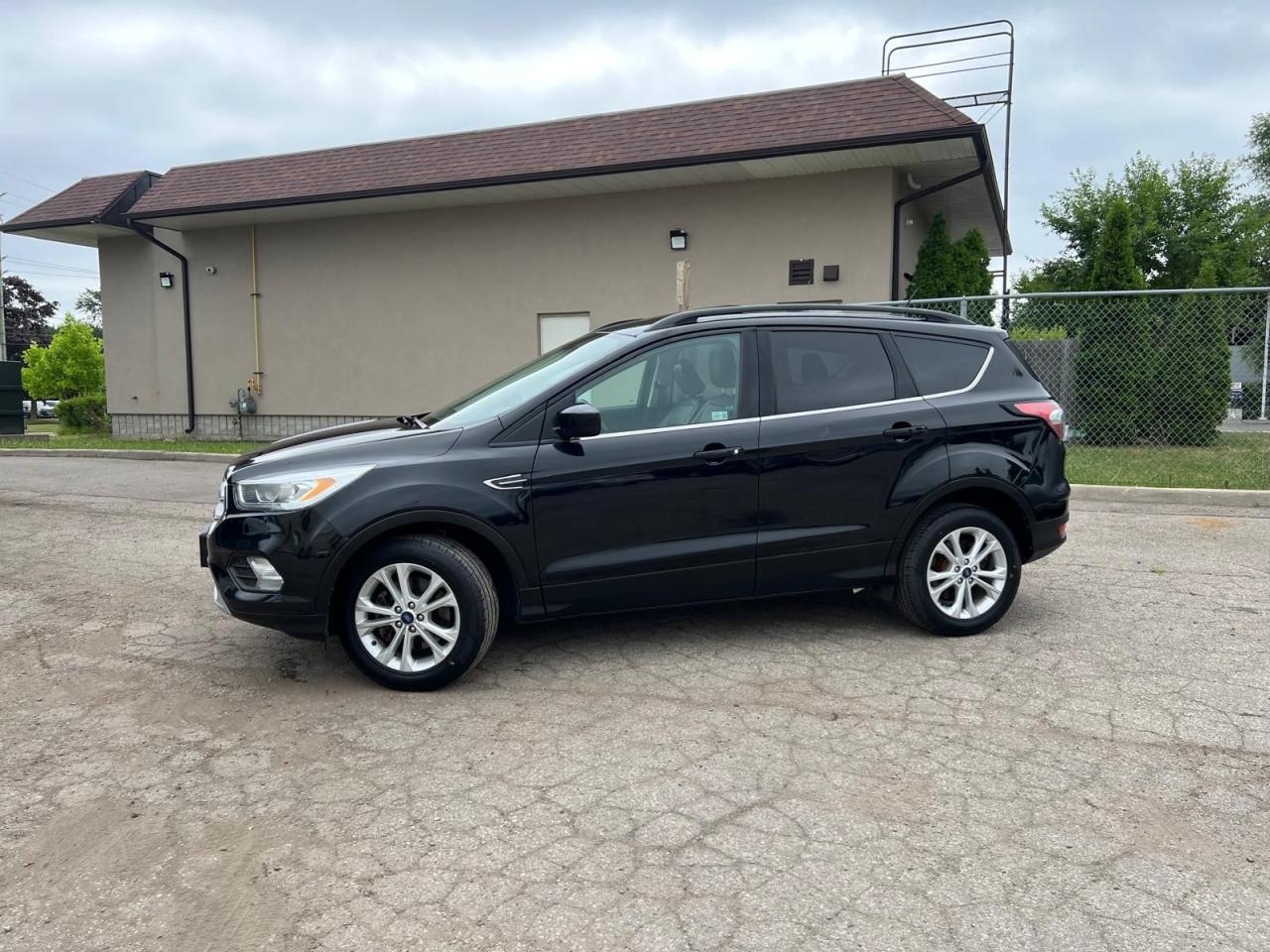 2018 Ford Escape FULLYLOADED AWD NOACCIDENT NAVI SUNROOF BACKUP CAM - Photo #3