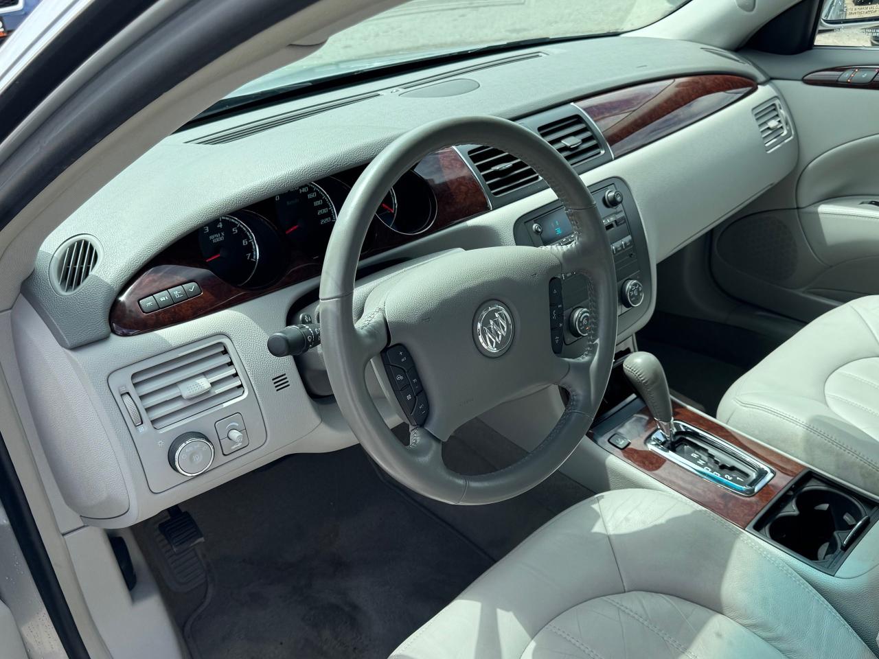 2011 Buick Lucerne  - Photo #9